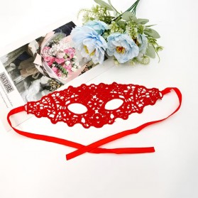 Masque en dentelle-rouge